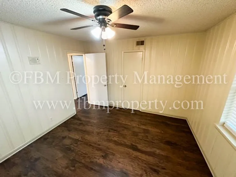 900 Dobbins Rd — Photo 10