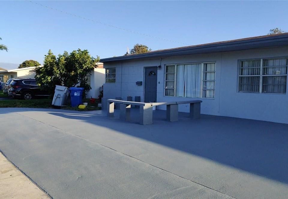 1st image of 160 NW 15th Pl