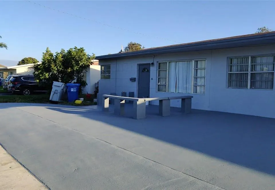 160 NW 15th Pl