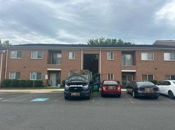 10604 Provincial Dr APT 203, Manassas, VA 20109