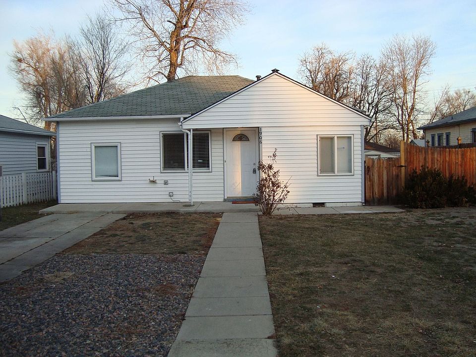 Front Exterior / 2 Car Driveway