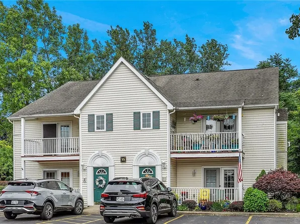 32 Brookfield Ln Unit 4, Buffalo, NY 14227