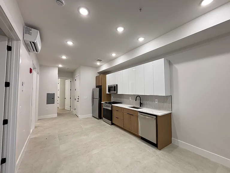 40 Lembeck Ave #105 — Photo 2