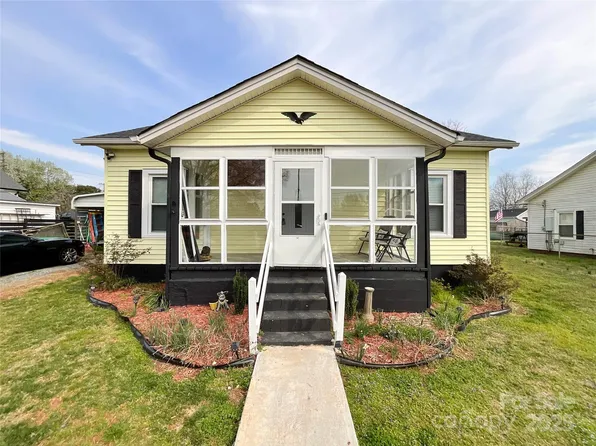 101 Loya St, Mount Holly, NC 28120