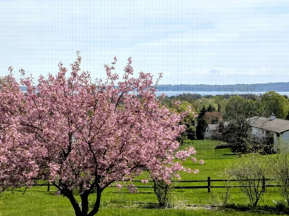 9754 E Harbor Hills Dr, Traverse City, MI 49684