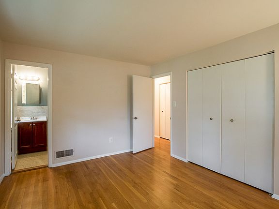 4th image of 3937 Lincolnshire St