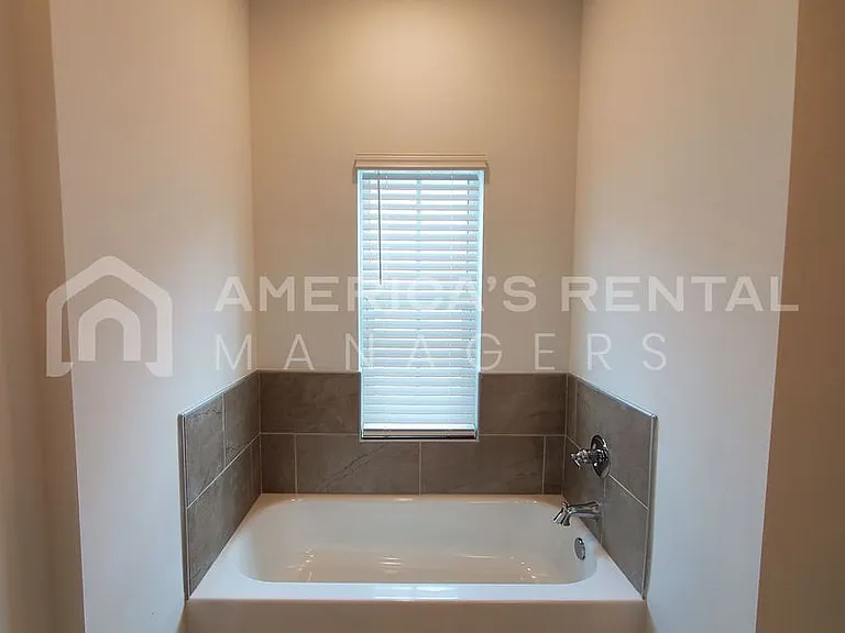 4676 Casablanca Dr — Photo 14