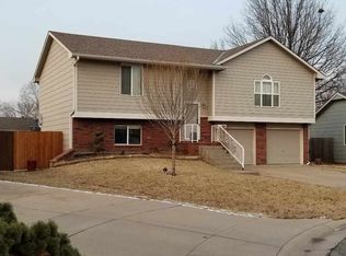 2115 N Parkridge Ct, Wichita, KS 67212