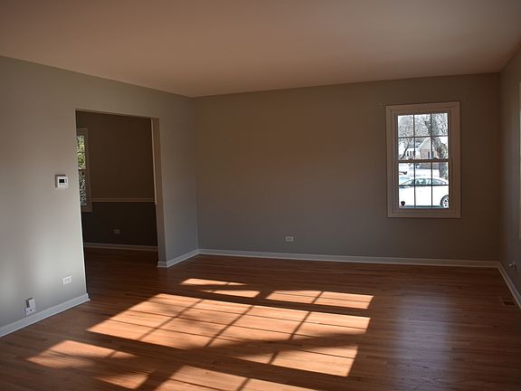 3rd image of 957 N Hedgewood Dr