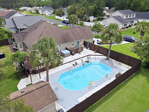 3rd image of 2295 Seaford Dr.
