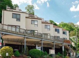 1110 River Rd, Edgewater, NJ 07020