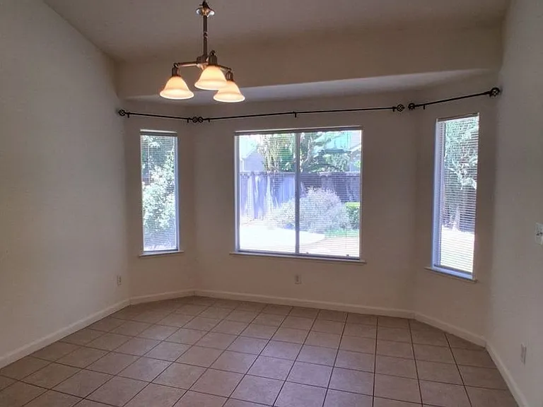 551 Lester Ave — Photo 13