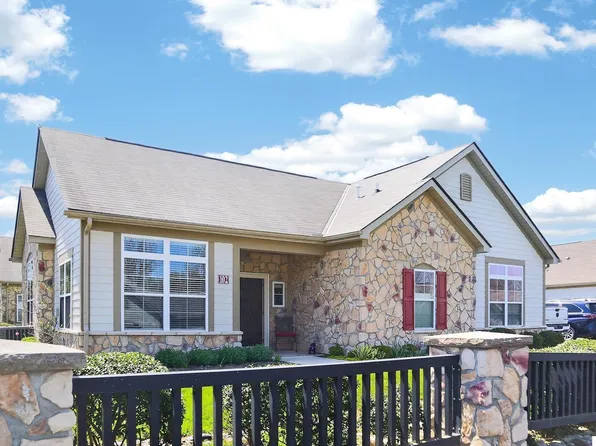 102 Colonial Woods Dr, Mount Vernon, OH 43050