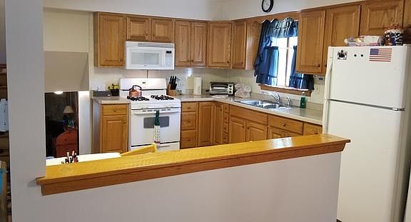 3rd image of 6718 Bentley Ave