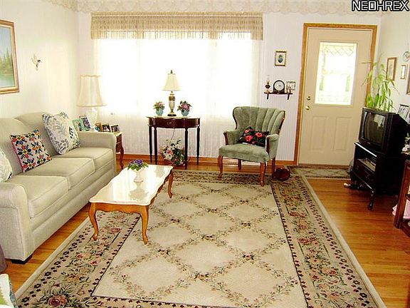 4th image of 14096 Franklyn Blvd