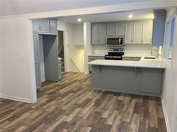 3rd image of 9535 Carter Dr