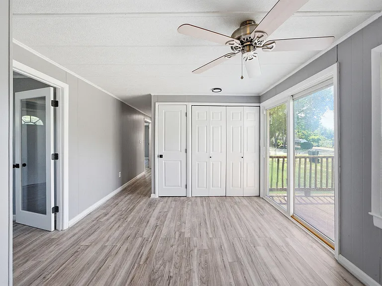 320 E Earp St — Photo 8