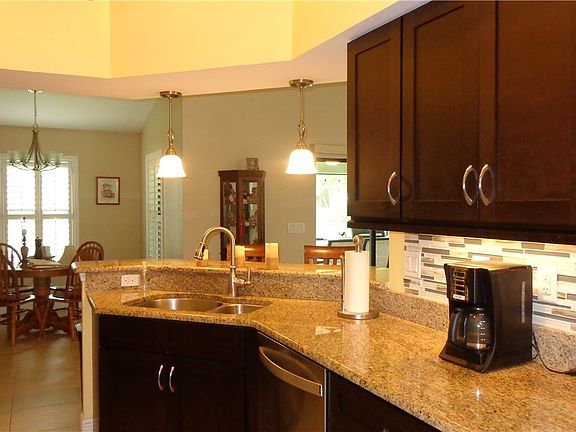 4th image of 2218 SE 13th Terrace Cpe