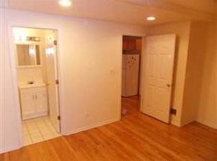918 W Dakin St APT 321, Chicago, IL 60613