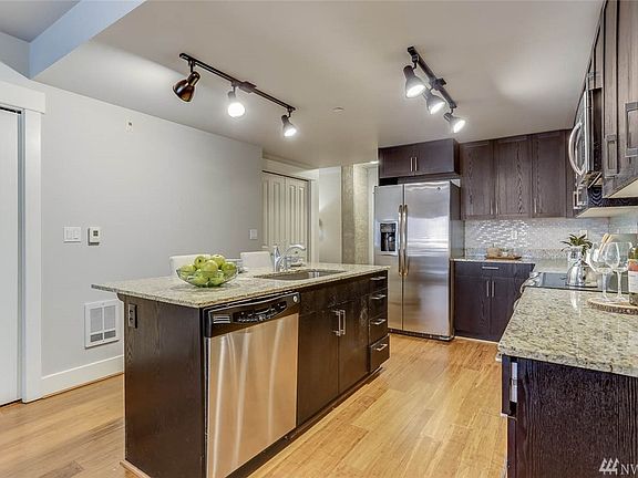 5th image of 699 John St Unit 106