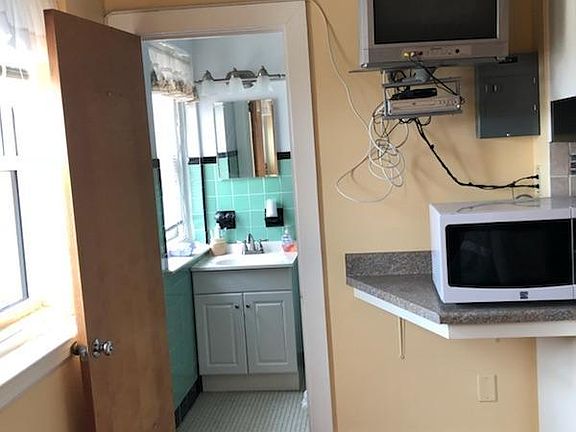 4th image of 807 8th St #514
