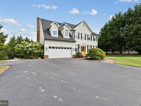 3rd image of 1020 Wales Dr