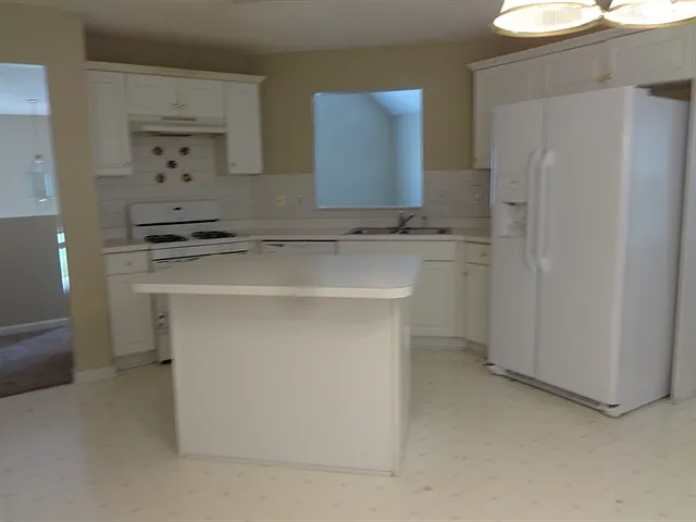 4 bed, 3.0 bath, 1658 sqft, $2,235 — Photo 2