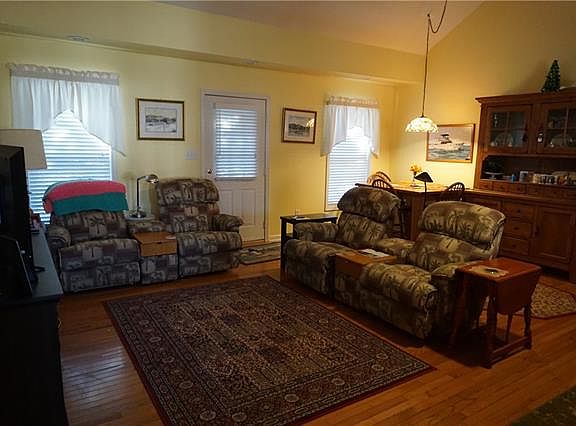 4th image of 1215 Wexford Village Cres