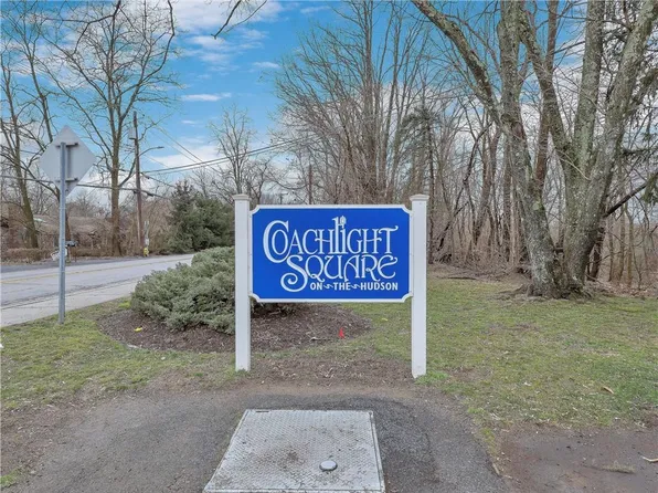 211 Coachlight Square, Montrose, NY 10548
