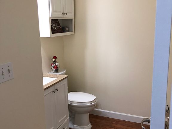 5th image of 3154 Putnam Ave