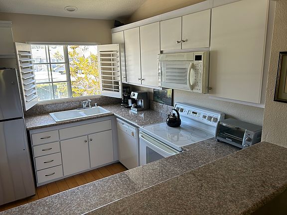 3rd image of 37 Campton Pl