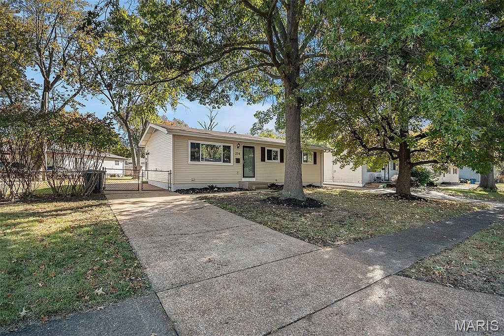274 Dashwood Dr photo 1