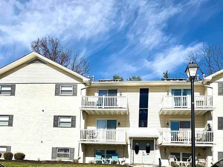 1 Warren Lodge Ct #2D — Photo 15