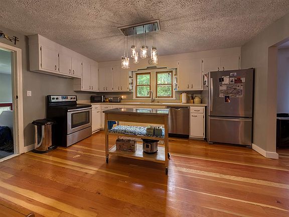 4th image of 1220 Cox Ave