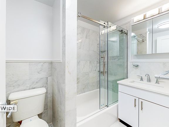 4th image of 137 E 38th St APT 10C