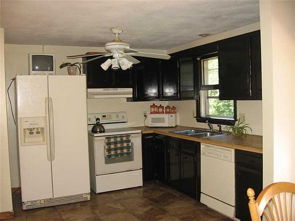 3rd image of 41 Washington St