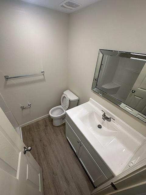 2nd image of 957 W Independence St #10