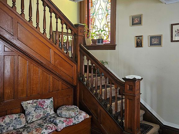 4th image of 427 Franklin St