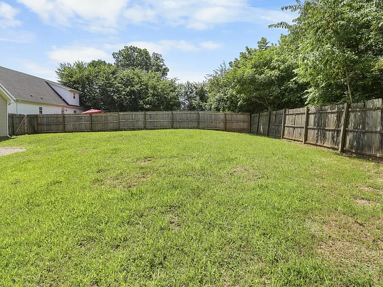 1644 Cedar Springs Cir — Photo 27