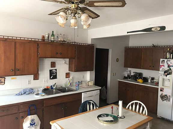 Kitchen photo (1/2). Dishwasher, double sink, fridge, stove.
