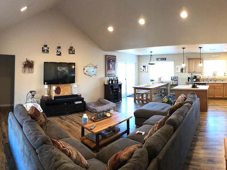 301 Bayou Pl — Photo 2