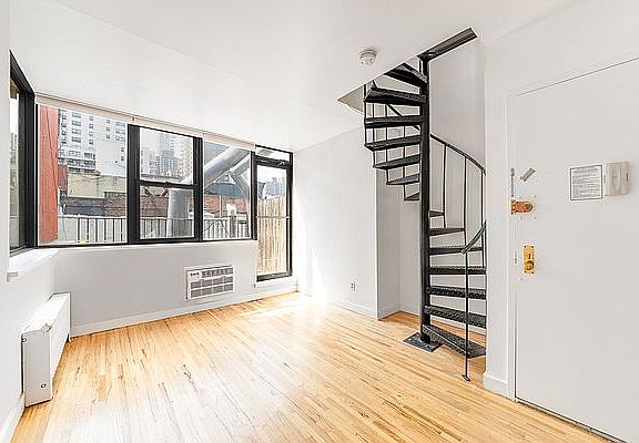 5th image of 1665 1st Ave APT 4C