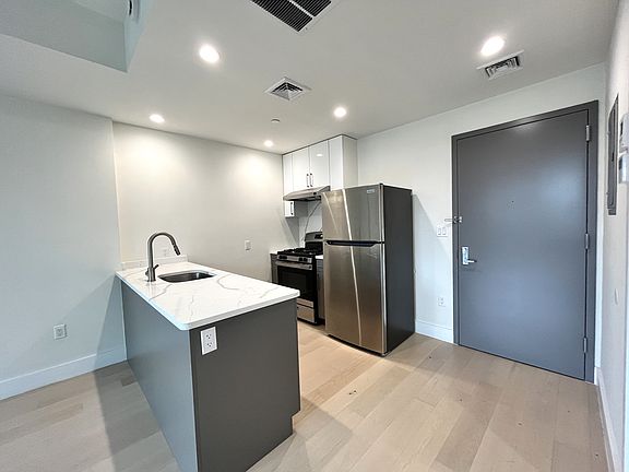4th image of 43-46 39th Pl #309
