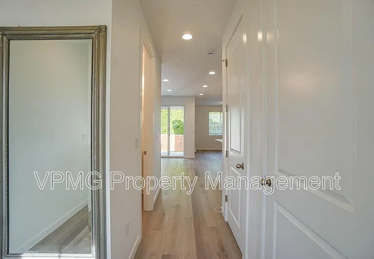 2301 SW 5th Pl — Photo 4
