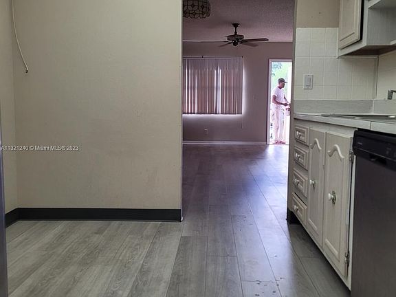 3rd image of 21 Abbey Ln APT 205