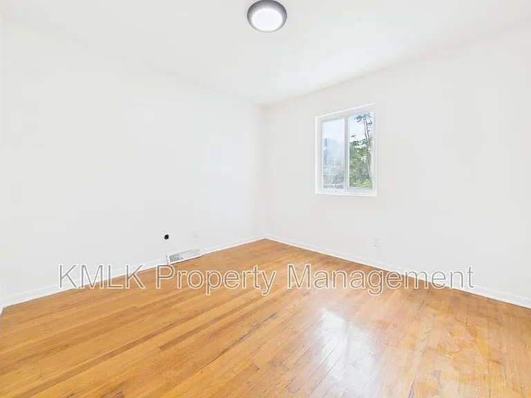 1624 Merrill Ave — Photo 13