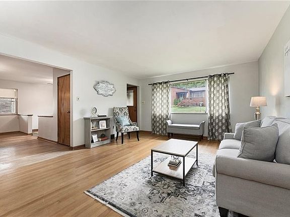 3rd image of 423 Sloan Ave