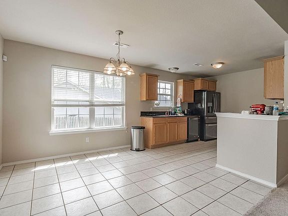 5th image of 19 Dinton Cir