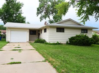 10 Caledonia Rd, Pueblo, CO 81001