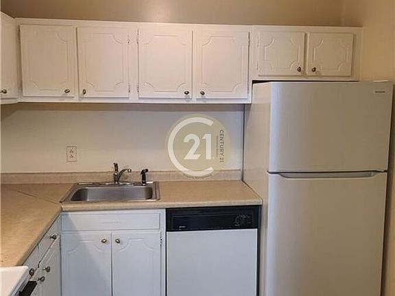 4th image of 1432 Baychester Ave